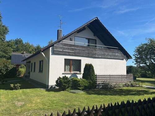 Blick von der Strasse - 7 Zimmer Einfamilienhaus zum Kaufen in Heßdorf