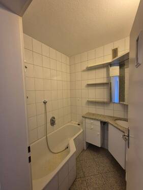 Bad mit Wanne - 