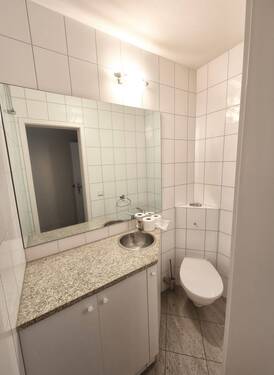 Toilette - 3 Zimmer Etagenwohnung in Karlsruhe