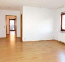 Gepflegte 2 Zimmer-Wohnung mit Balkon, kl. Terrasse, Einbauküche und Garage - Bad Boll