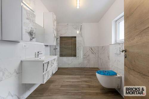 Badezimmer Erdgeschoss - Einfamilienhaus mit 185,20 m&sup2; in Blindheim / Unterglauheim zum Kaufen