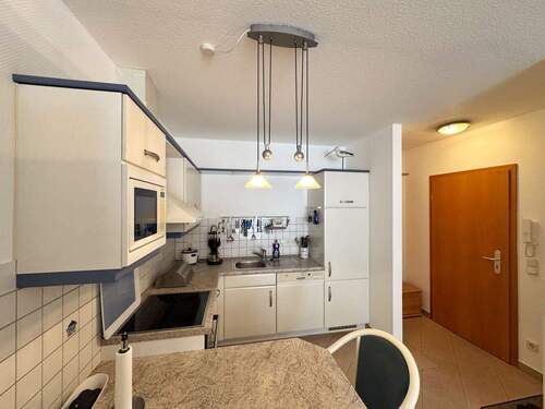 Küche, Eingangsbereich - Etagenwohnung mit 36,00 m&sup2; in Binz zum Kaufen