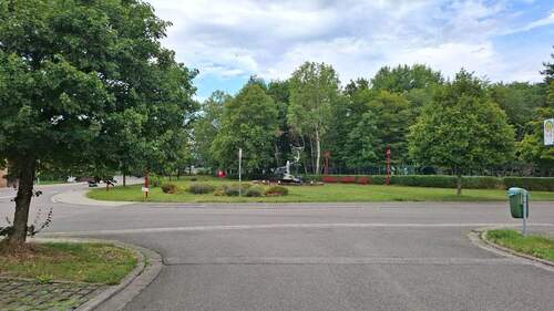 Blick gegenüber - 6 Zimmer Mehrfamilienhaus, Wohnhaus zum Kaufen in Kaiserslautern