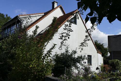Ansicht - Grundstück mit Potenzial - Sanierungsbedarf oder Neubau möglich