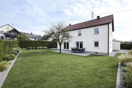 Hausrückansicht modernisiert - 