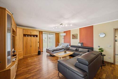 backbone_592428-A_064_HD.jpg - 