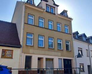 Stadthaus mit Potential! Wohnhaus, Innenhof und WerkstattLagerhalle im Zentrum von Crimmitschau