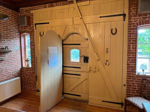 Seiteneingang/Historisches Stalltor - Einfamilienhaus mit 300,00 m&sup2; in Bergenhusen zum Kaufen