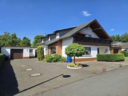 Vorderansicht links 1 - 7 Zimmer Einfamilienhaus zum Kaufen in Seiwerath