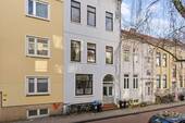 Bild 1 - Attraktives Mehrfamilienhaus in begehrter Lage von Bremen - Solides Investment mit Entwicklungspotenzial in der Gertrudenstraße