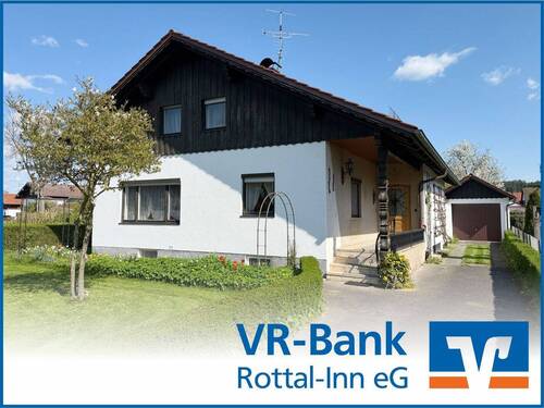 Bild 1 - Solides Einfamilienhaus mit traumhaften Garten und Nebengebäude
