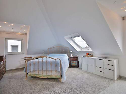 Großes Schlafzimmer mit Balkon - 