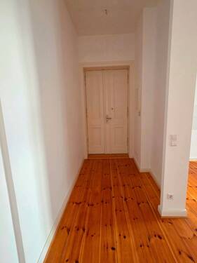 Eingang mit klassischer Flügeltür - 2 Zimmer Etagenwohnung in Berlin