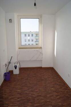 Teilansicht Küche - 4 Zimmer Etagenwohnung in Schwabach