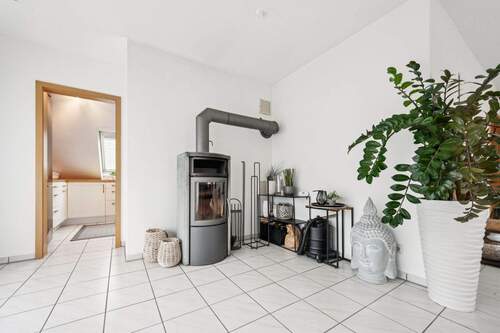 backbone_569193-A_025_HD.jpg - 