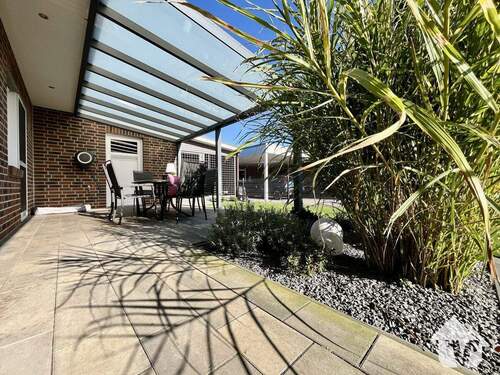 Garten mit überdachter Terrasse - 