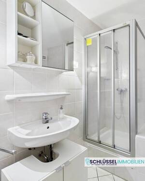 Bad mit Dusche - 