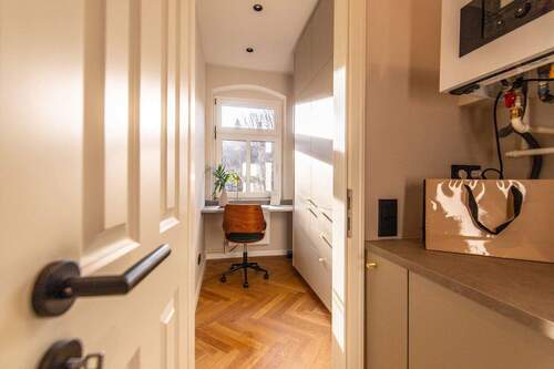 Flur Blick HWR & Office - 