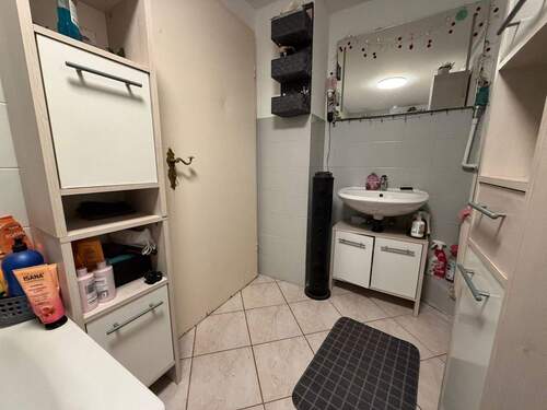 Wohneinheit 1 - Wannenbad - 7 Zimmer Mehrfamilienhaus, Wohnhaus in Wester- Ohrstedt