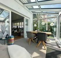 Gepflegte und großzügige 4,5-ZW mit Wintergarten, Terrasse und Garten in Zell am Main!