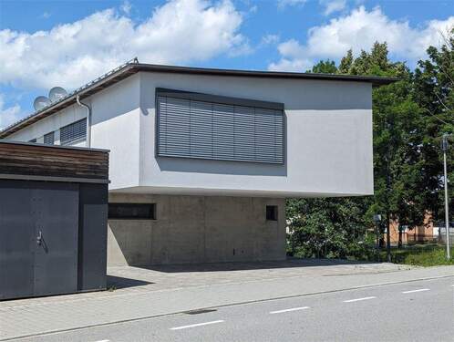 Außergewöhnliche Architektur - 5 Zimmer Doppelhaushälfte zum Kaufen in Niederalteich