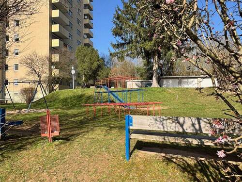 Spielplatz im Außengelände - 