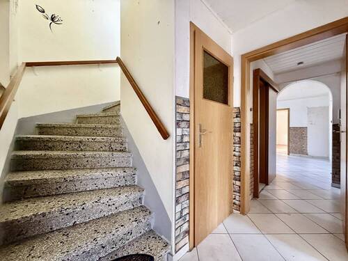 Eingangsbereich - 6 Zimmer Mehrfamilienhaus, Wohnhaus in Laudenbach