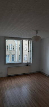 Wohnzimmer - Etagenwohnung mit 61,00 m&sup2; in Berlin-Spandau zum Kaufen