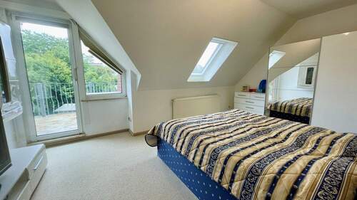 Zimmer II mit Zugang zum Balkon - 