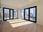 Große, bodentiefe Fenster mit tollem Blick.jpg - Ocean - Luxuriöse 3 Raum Ferienwohnung in 1A-Innenstadtlage im anspruchsvollen Design (App. 9)