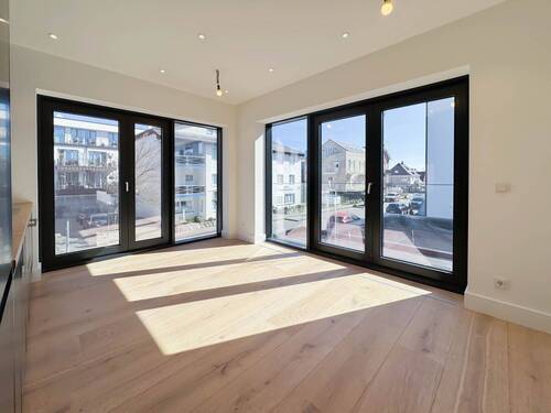 Große, bodentiefe Fenster mit tollem Blick.jpg - Ocean - Luxuriöse 3 Raum Ferienwohnung in 1A-Innenstadtlage im anspruchsvollen Design (App. 9)