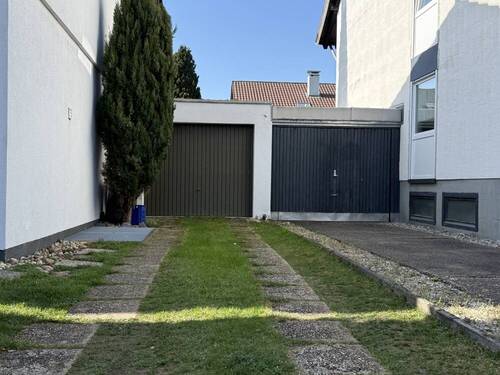 Garage + Stellplatz - 