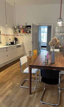 Wohnküche - Tolle 4 Zimmer Altbauwohnung in Kreuzberg mit Wohnküche nahe Paul-Lincke Ufer, Südbalkon, Parkett