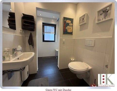 Gäste-WC mit Dusche - 