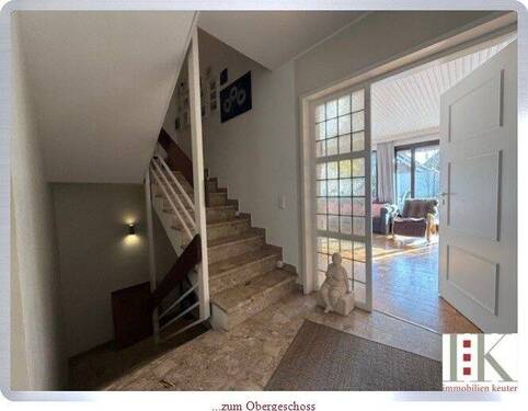 ...zum Obergeschoss - 
