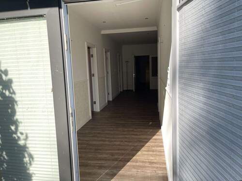 Büro&Halle Eingang - 