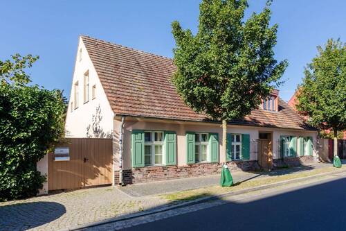 Außenansicht - 8 Zimmer Mehrfamilienhaus, Wohnhaus zum Kaufen in Potsdam