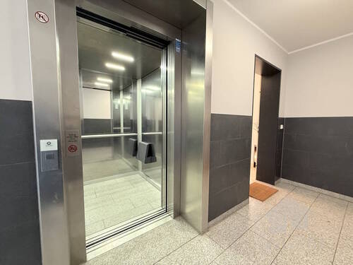 Fahrstuhl in den Keller - 