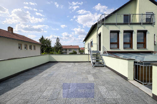 Dachterrasse - 8 Zimmer Doppelhaushälfte in Adelsdorf