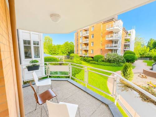 Feierabend genießen auf dem Balkon - 3 Zimmer Etagenwohnung zum Kaufen in Hamburg