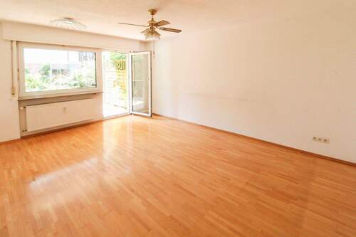 Wohnzimmer - 3 Zimmer Terrassenwohnung zum Kaufen in Freiberg am Neckar