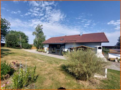 Wohnhaus mit großem Garten - Grundstück in Mitterfels
