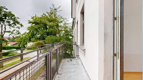 Balkon zur Strasse.jpg - 