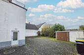 Innenhof mit Garage - 