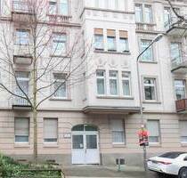 Charmante Altbauperle in zentraler Lage von Wiesbaden - 2 Zimmer ETW mit 2 Balkonen