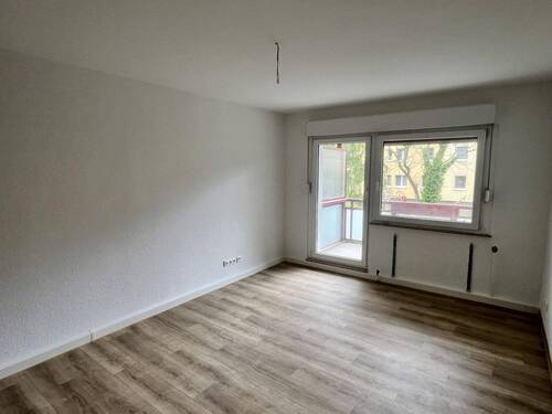 Wohnzimmer - Neu renovierte Wohnung mit Balkon...ruhige Lage in Bad Düben!