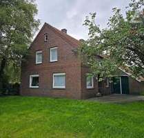 Ostfriesisches Bauernhaus mit Weideland am Haus. - Uplengen / Kleinoldendorf
