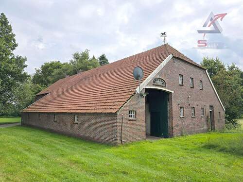 hintere Ansicht mit großem Dielentor - 5 Zimmer Einfamilienhaus zum Kaufen in Uplengen / Kleinoldendorf