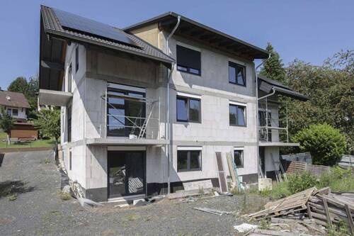 Rückseite - Mehrfamilienhaus, Wohnhaus mit 273,60 m&sup2; in Gründau zum Kaufen