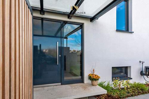 Hausfront_DSC5726 - Modernes Mehrgenerationenhaus mit Einliegerwohnung, Terrasse & unverbaubarem Blick